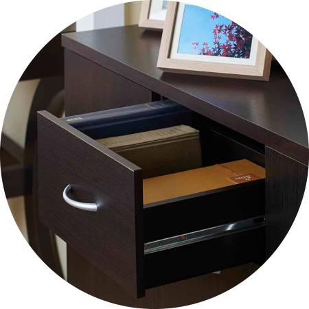 L'unico cassetto in alto può contenere tutto il necessario.